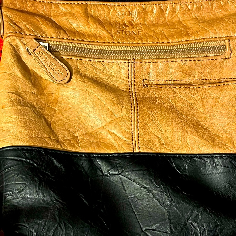 Stone and co/ Stone Mountain leather crossbody shoulder purse.